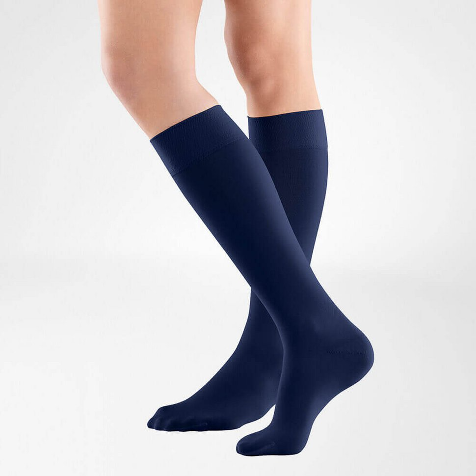 the knee high bauerfeind medical venotrain soft compression stockings in color navy worn by a person on a white background